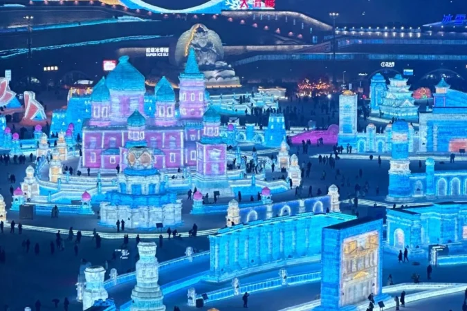 Harbin-Ice-and-Snow-World-at-Night--A-mesmerizing-night-view-of-the-Harbin-Ice-and-Snow-World-with-colorful-illuminated-ice-structures